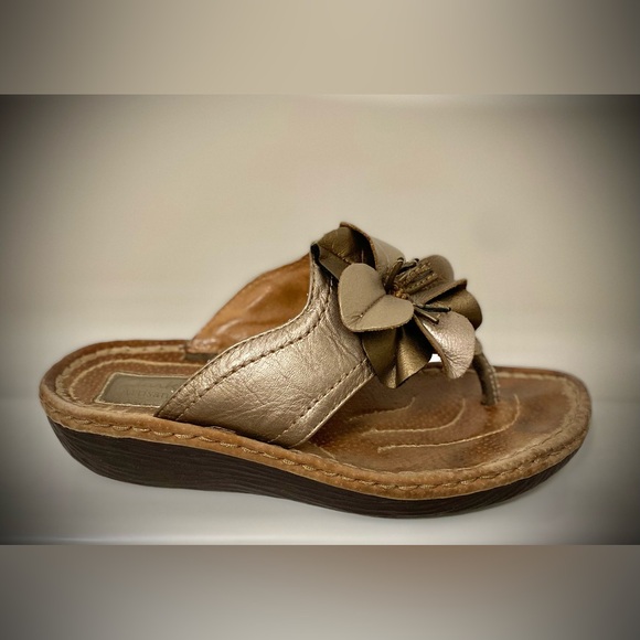Clarks Artisan Gold Bronze Flower Leather Sandals - Picture 1 of 10
